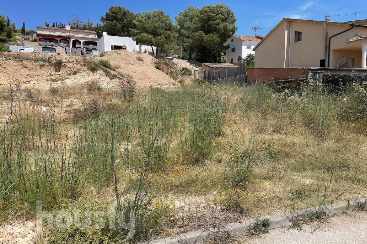 Solar en venta en Carrer de Jaén,  Canyelles-1