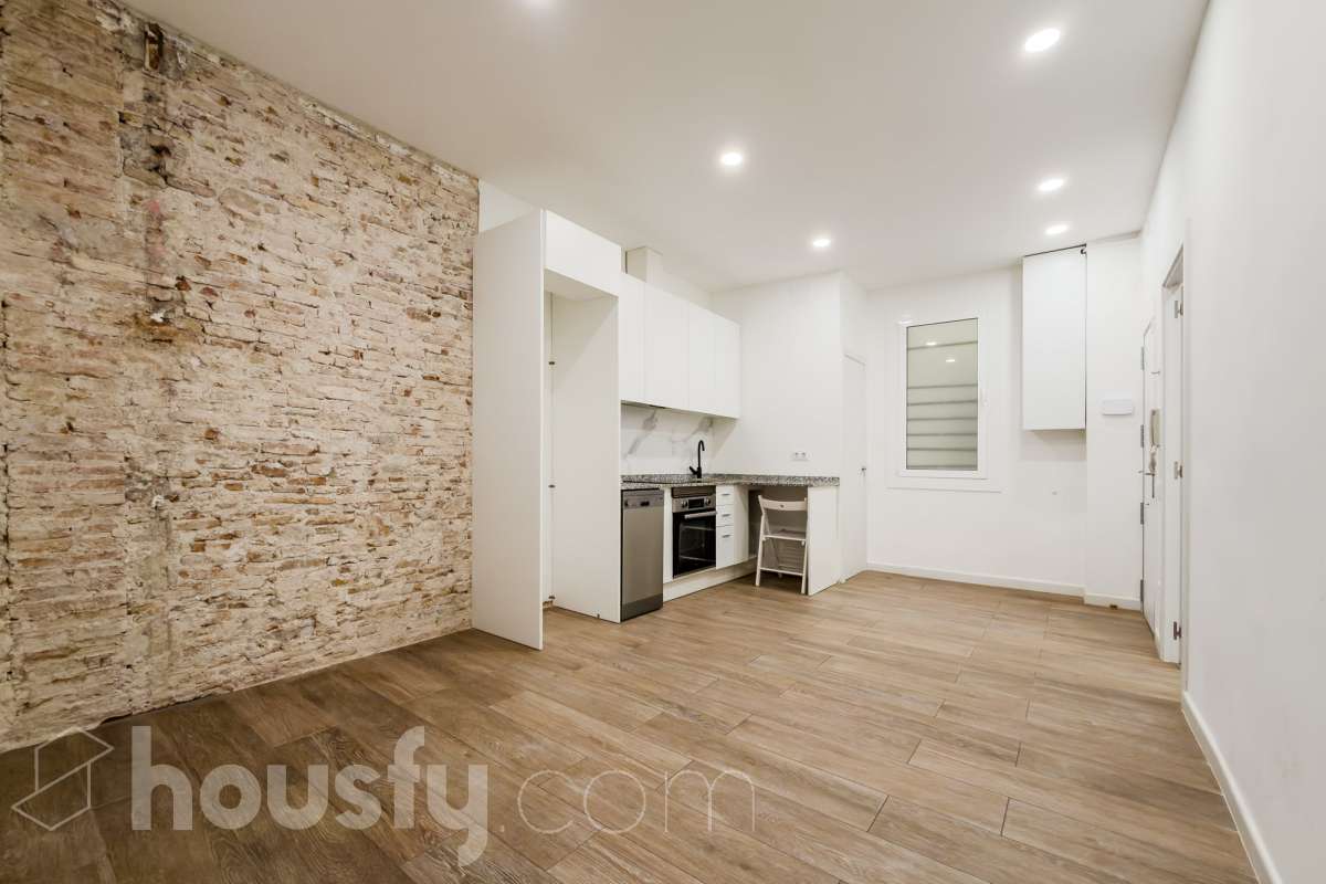 Piso en venta en Calle Sant vicenç, Ciutat Vella, Barcelona-0