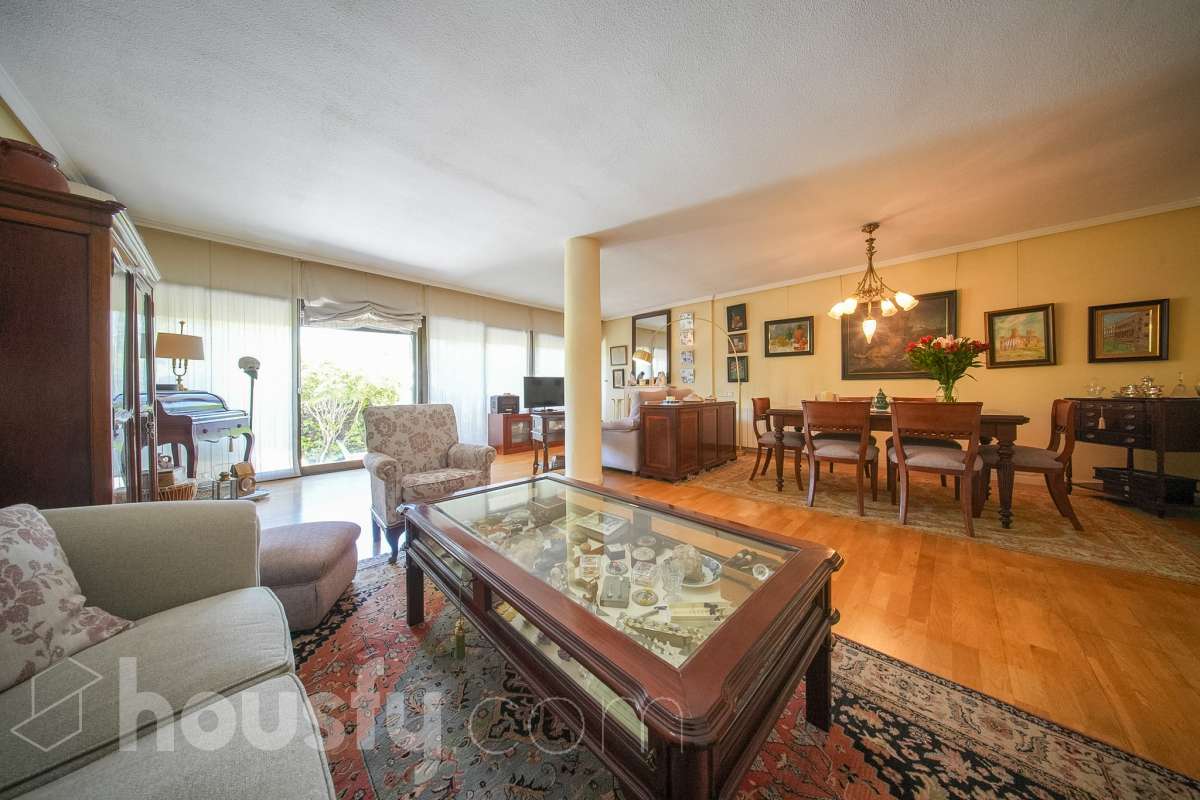 Casa en venta en Calle Jesús Gil González,  Pozuelo de Alarcón-0