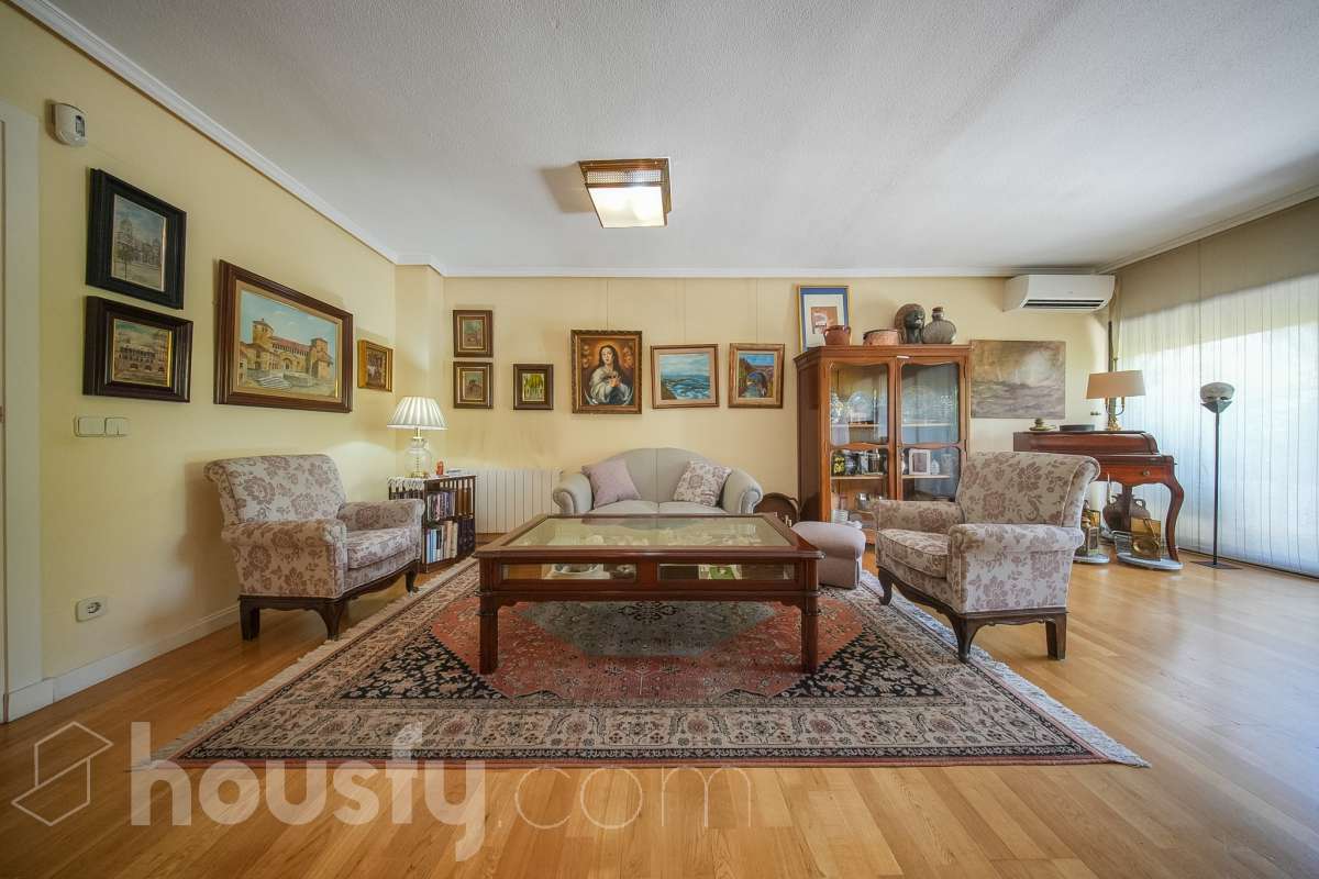 Casa en venta en Calle Jesús Gil González,  Pozuelo de Alarcón-1