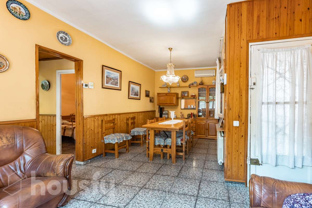 Casa en venta en Calle Lleida,  Rubí-1