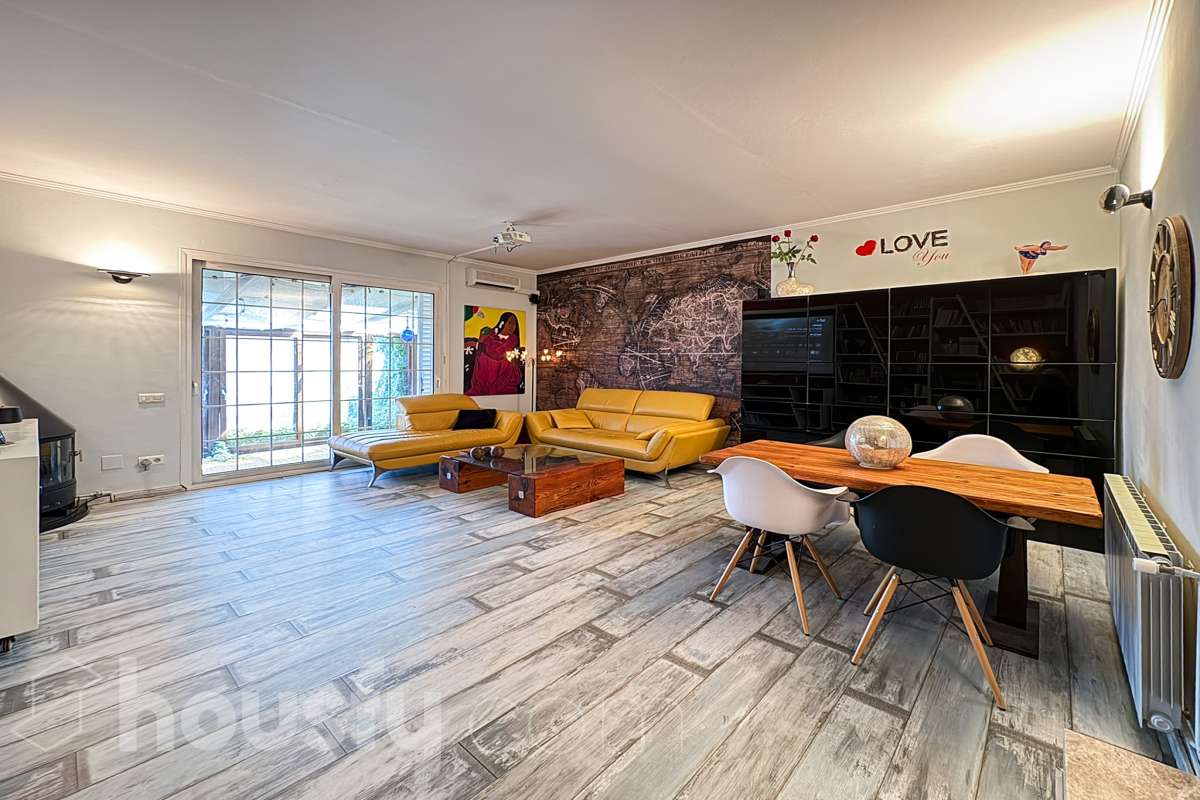 Casa en venta en Calle Estudi general de girona,  Girona-1
