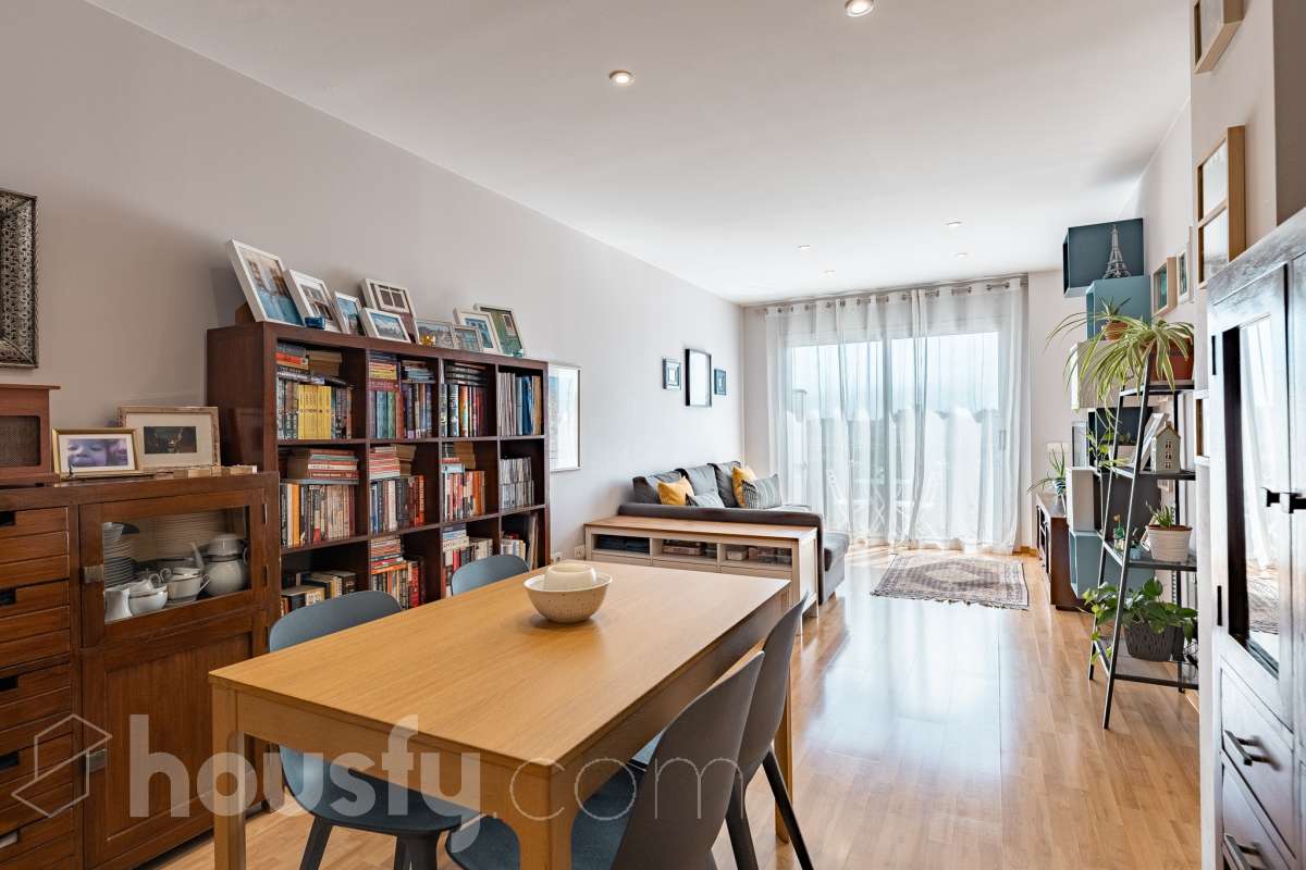 Piso en venta en Calle de Sant Lluis, Ponent, Terrassa-0