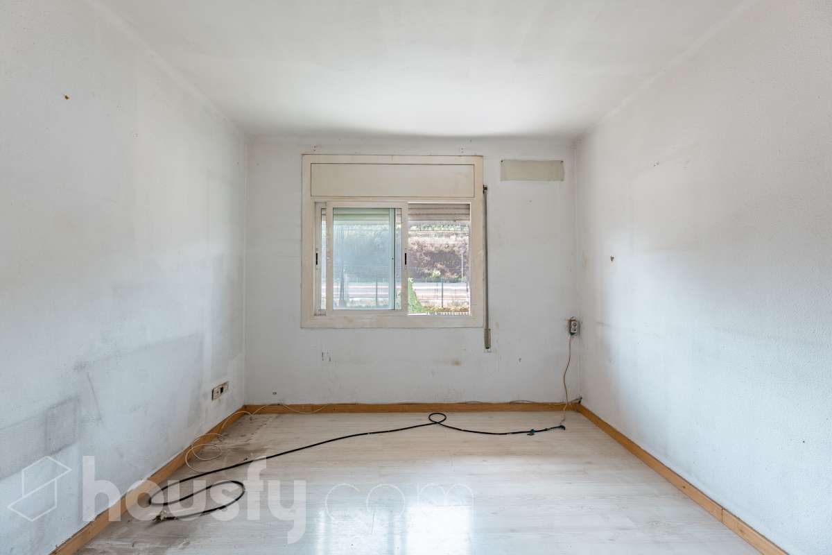 Piso en venta en Calle Aigues,  Montcada i Reixac-1
