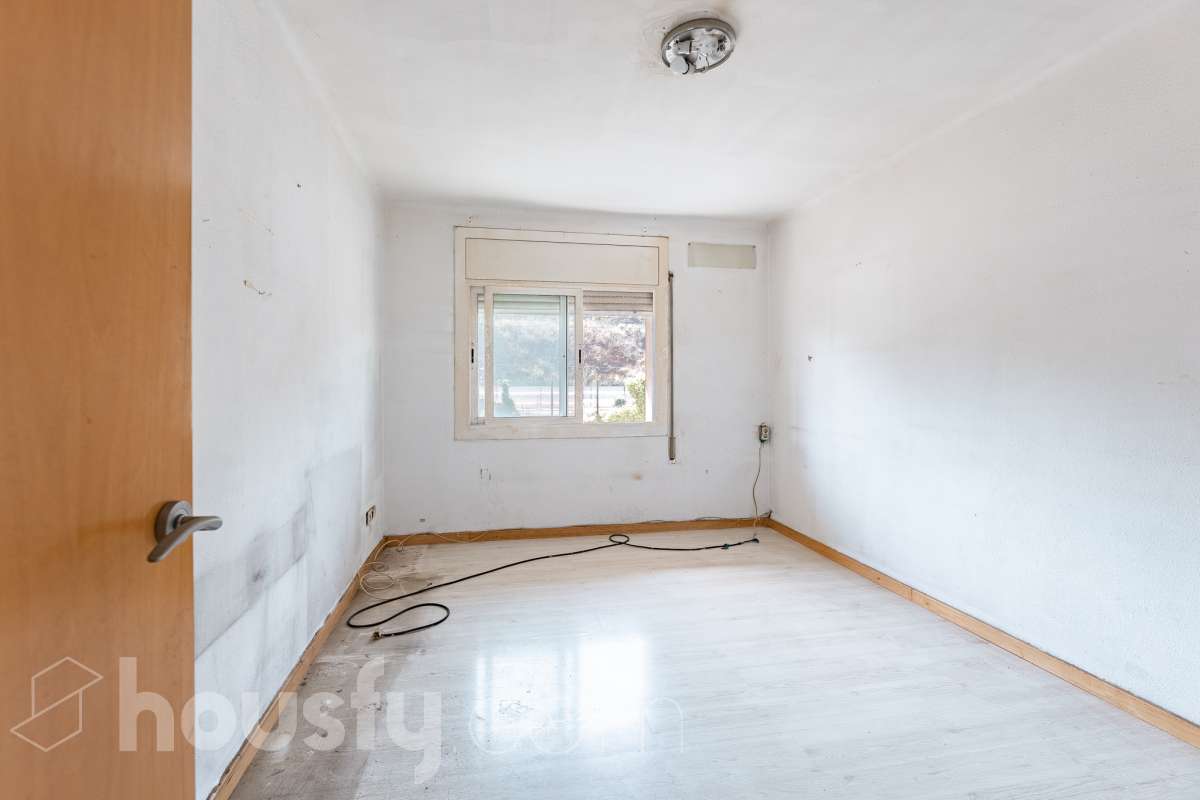 Piso en venta en Calle Aigues,  Montcada i Reixac-0