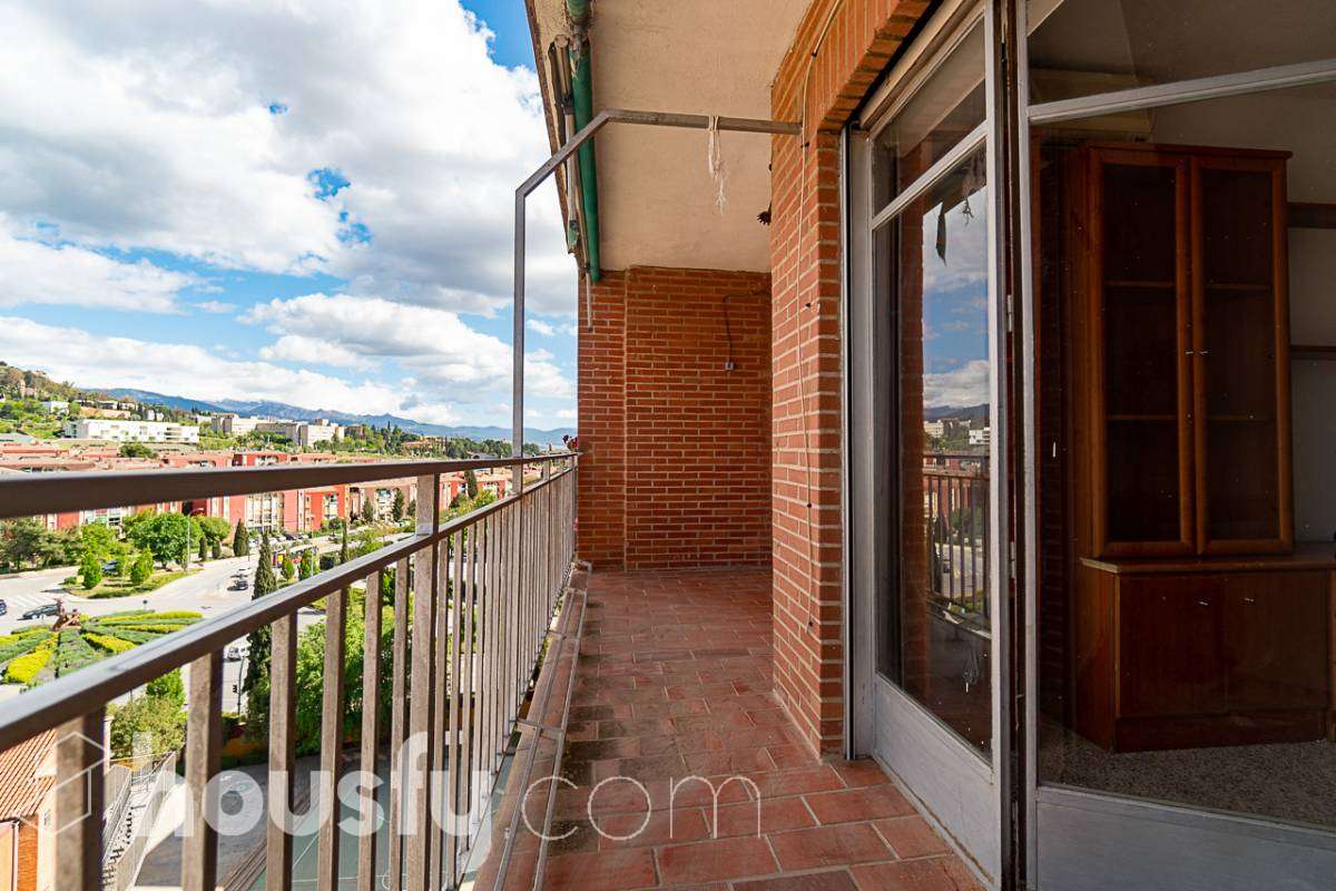 Piso en venta en Calle Periodista Luis de Vicente, Polig.Cartuja - Barriada la Paz, Granada-0