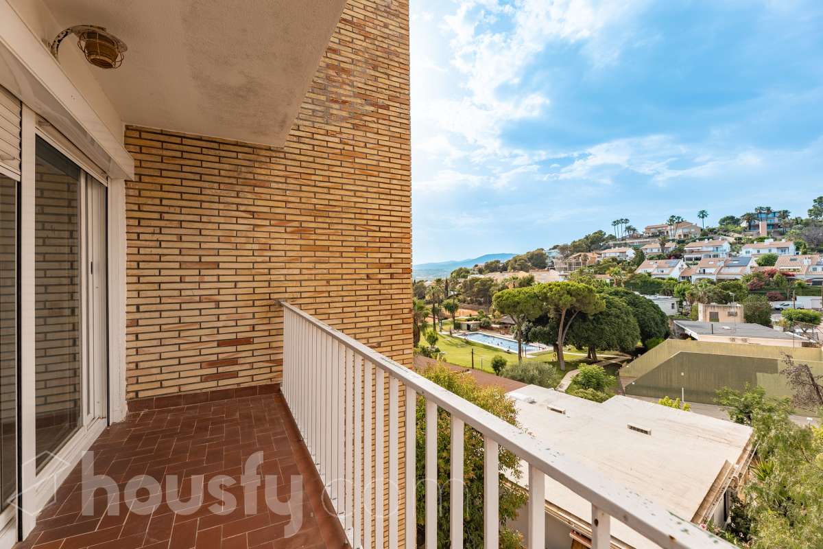 Piso en venta en Avenida de Santiago Rusiñol,  Sant Pere de Ribes-0