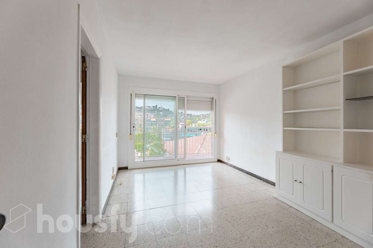 Piso en venta en Avenida de Santiago Rusiñol,  Sant Pere de Ribes-1