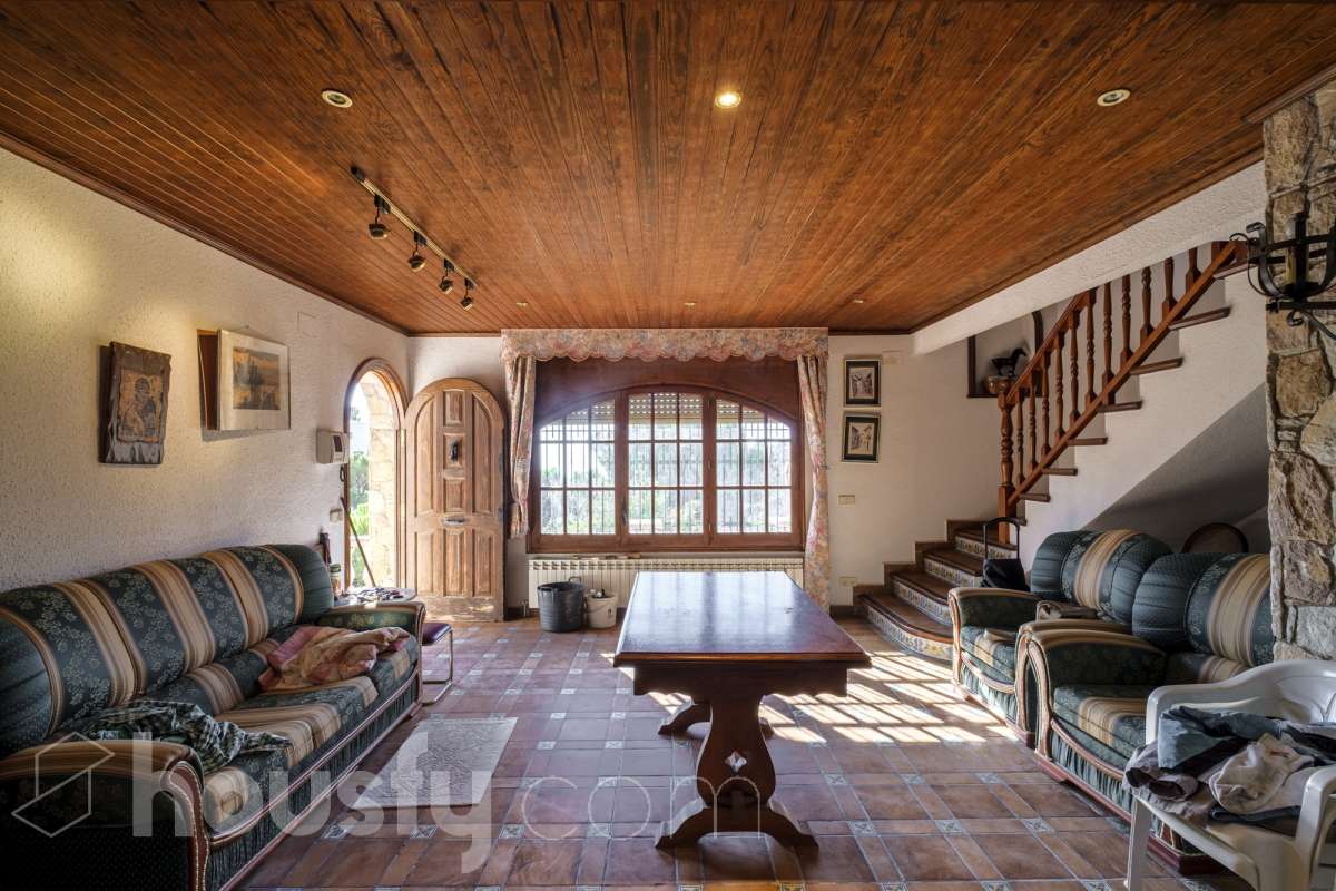 Casa en venta en Calle Bergueda,  Alella-1