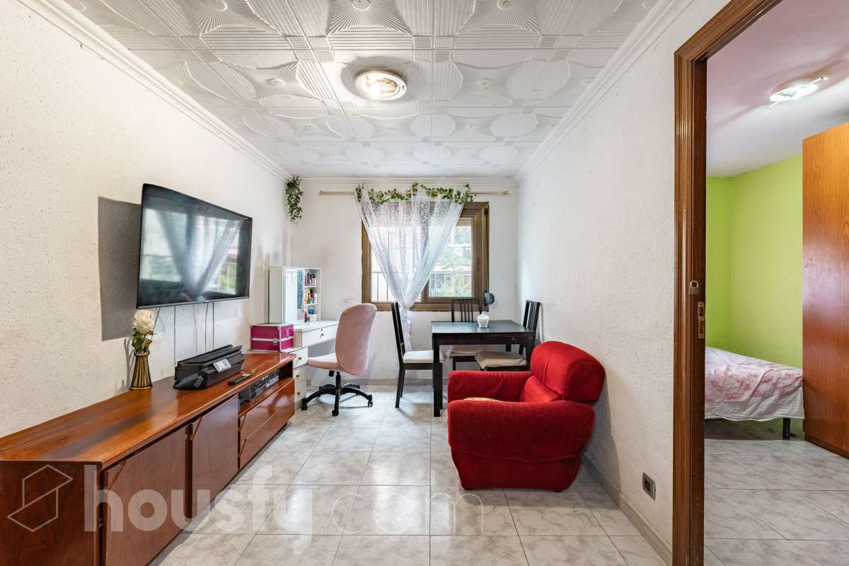 Piso en venta en Carrer Libel·lula, La Florida - Les Planes, L'Hospitalet de Llobregat-1