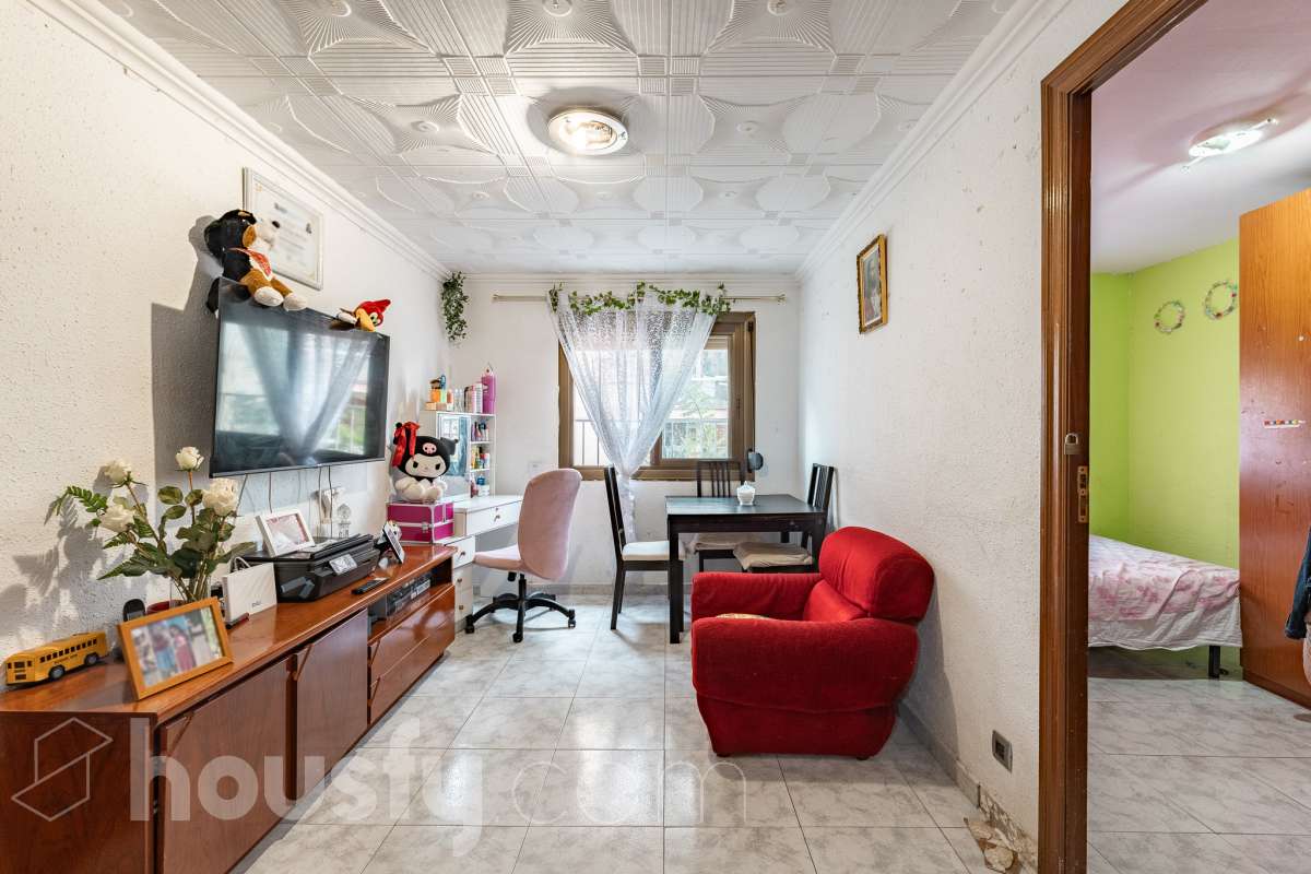 Piso en venta en Carrer Libel·lula, La Florida - Les Planes, L'Hospitalet de Llobregat-0
