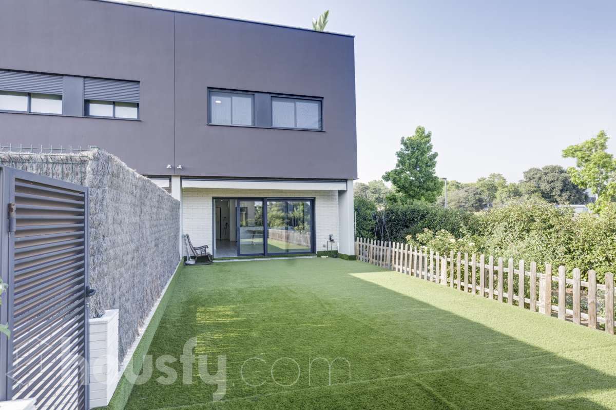Casa en venta en Carrer del Mestre Ramón Capell,  L'Ametlla del Vallès-2