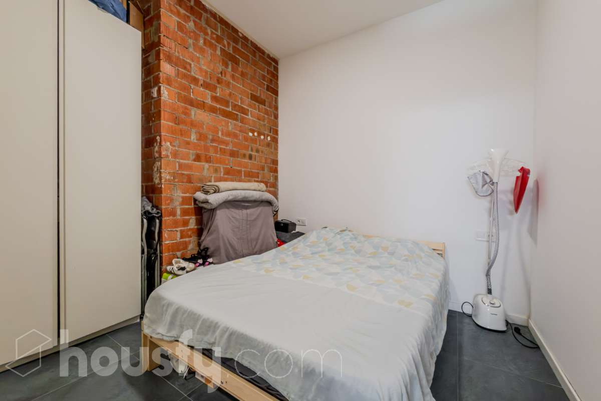 Piso en venta en Calle espriu,  Santa Coloma de Gramenet-1