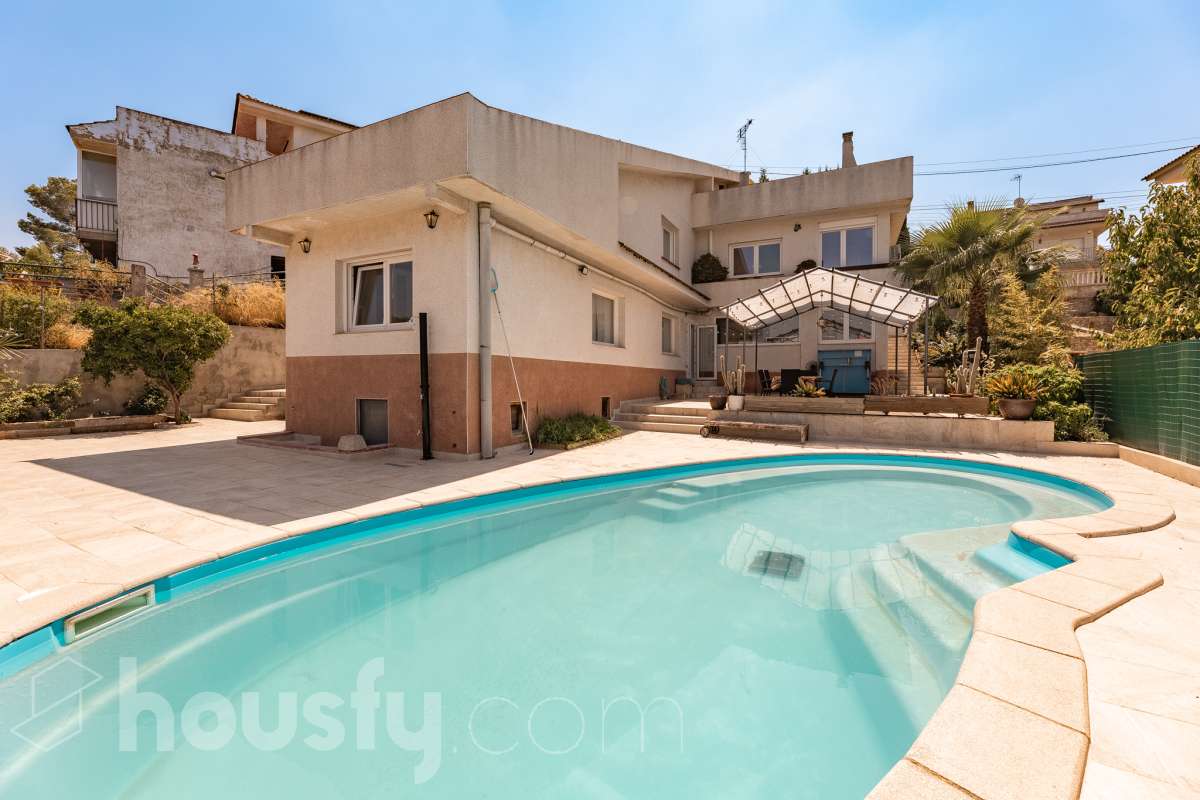 Casa en venta en Carrer Sardana,  Sant esteve Sesrovires-1