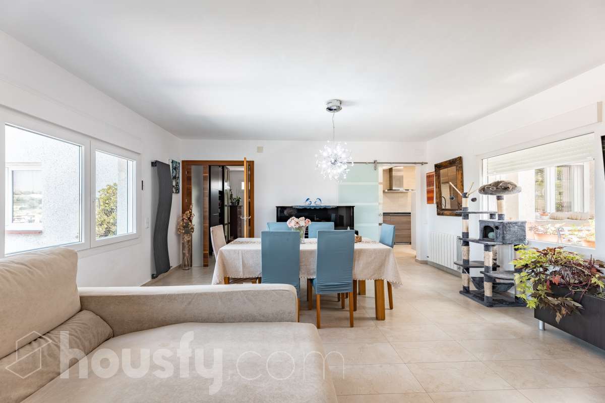 Casa en venta en Carrer Sardana,  Sant esteve Sesrovires-3