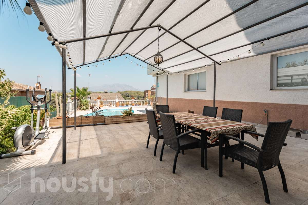 Casa en venta en Carrer Sardana,  Sant esteve Sesrovires-2