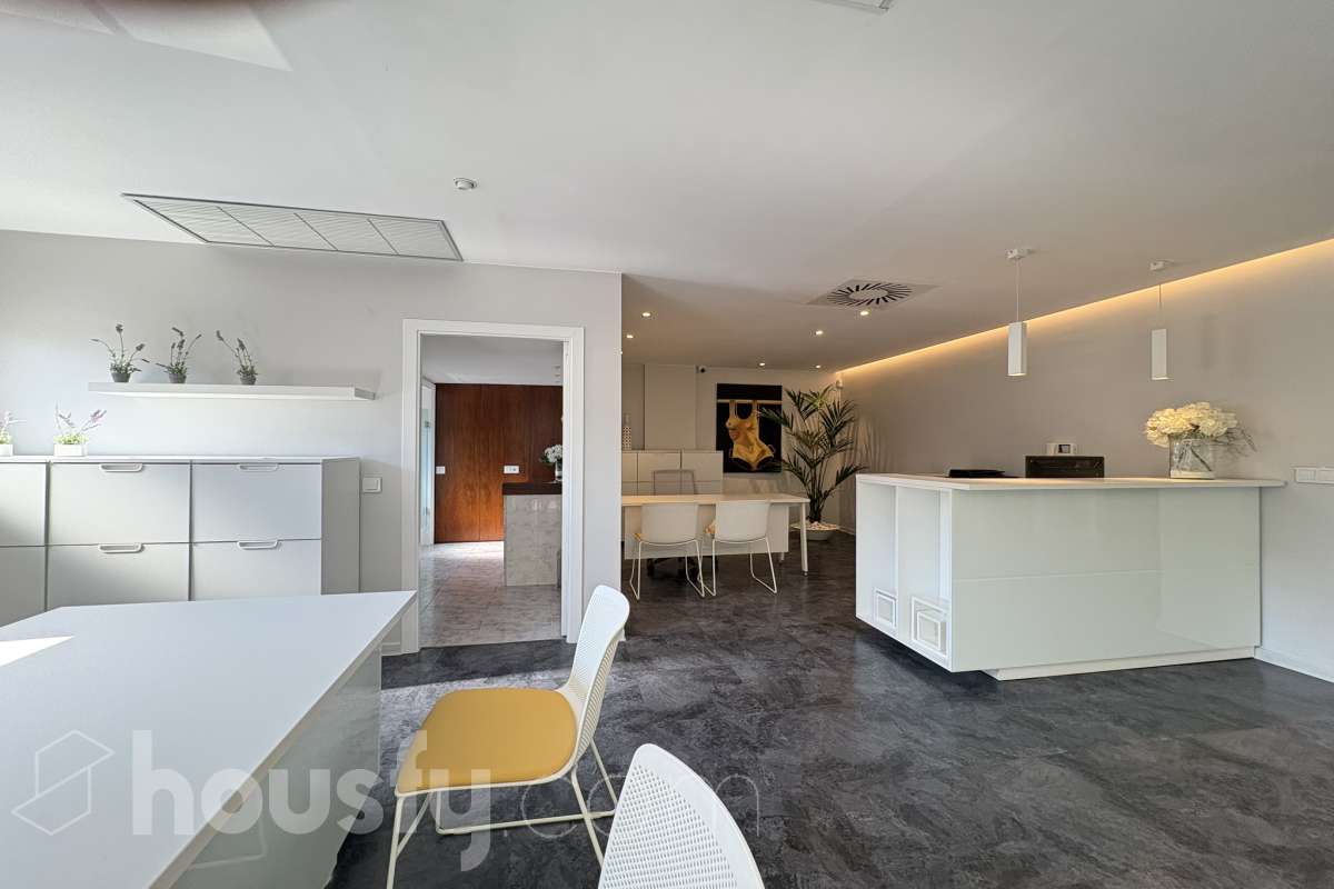 Local en venta en Carrer de la Serra de Vall-Lloreda,  Girona-1