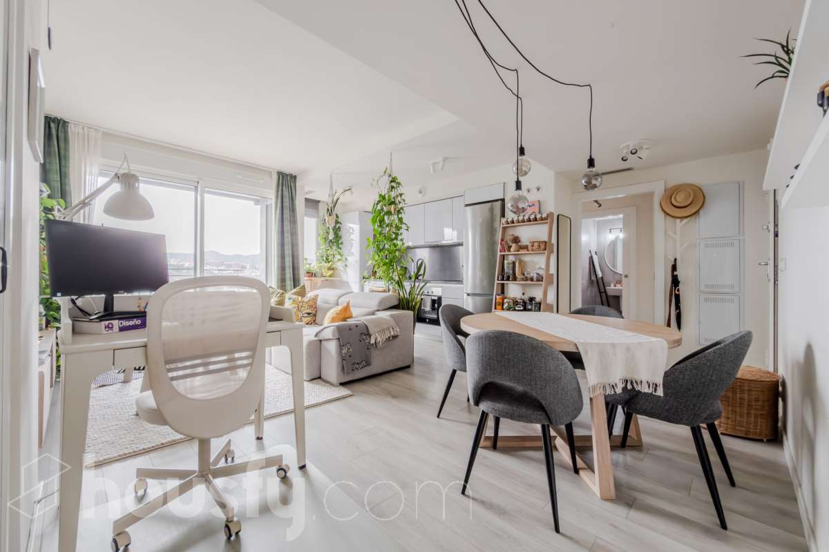 Piso en venta en calle industria,  Badalona-1