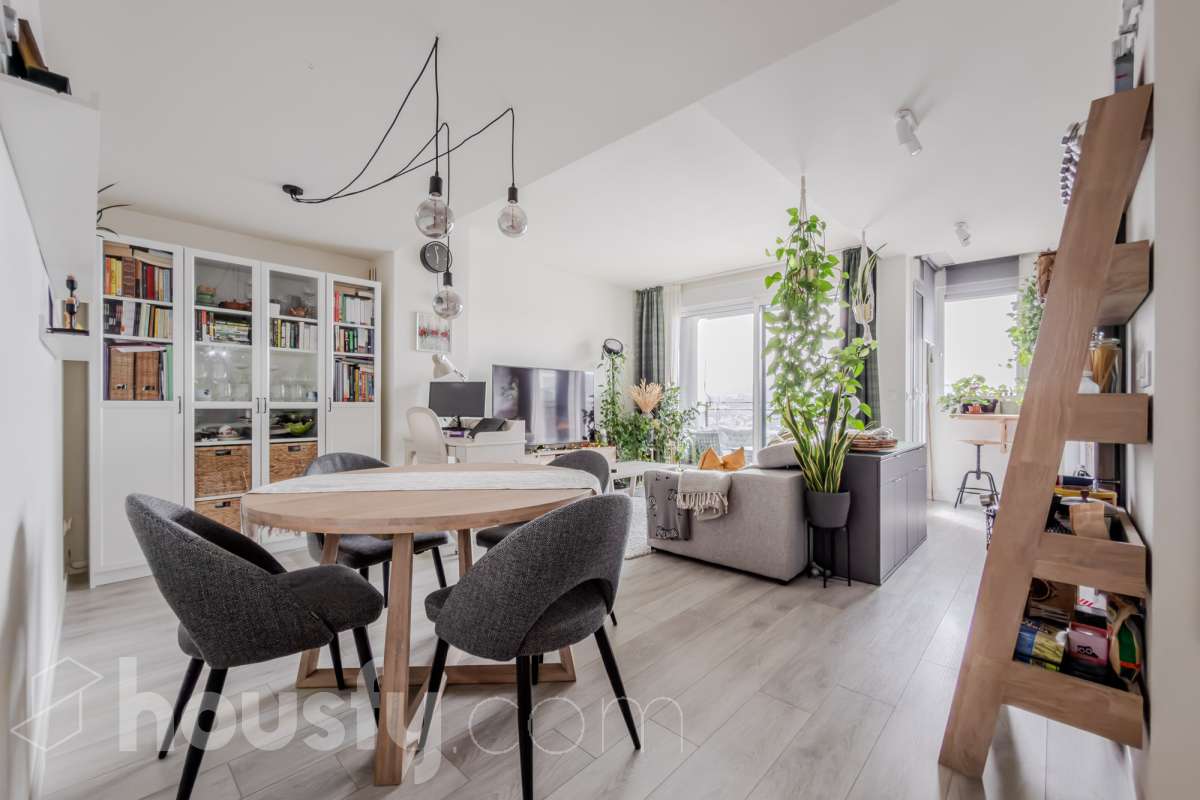 Piso en venta en calle industria,  Badalona-0