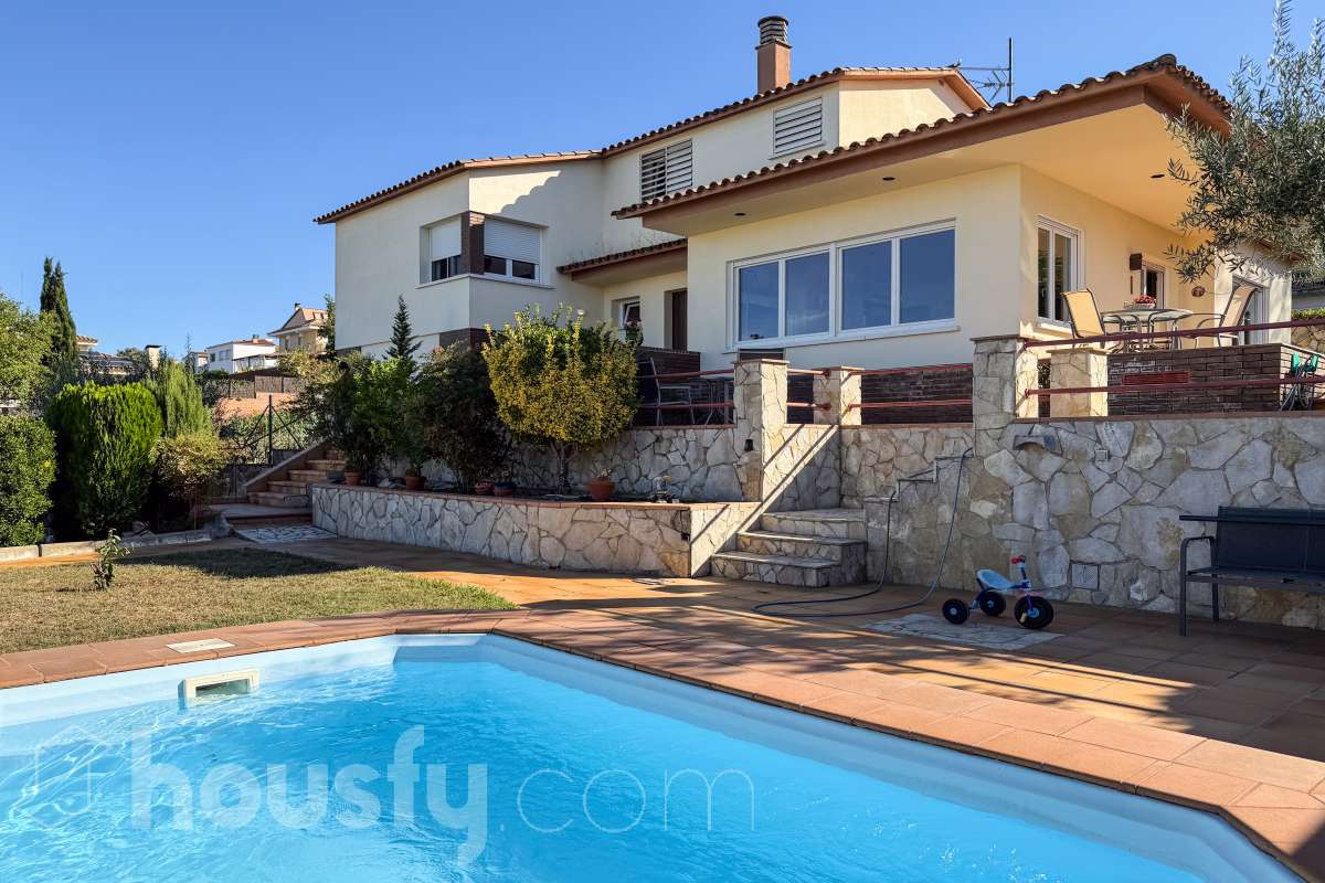 Casa en venta en Ronda Peius Pascual Carbó,  Girona-0
