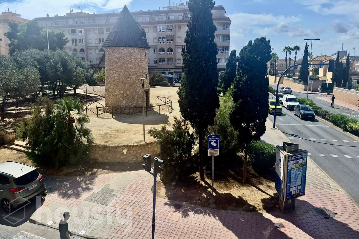 Piso en alquiler en Calle Bazan, Centro, Torrevieja-1