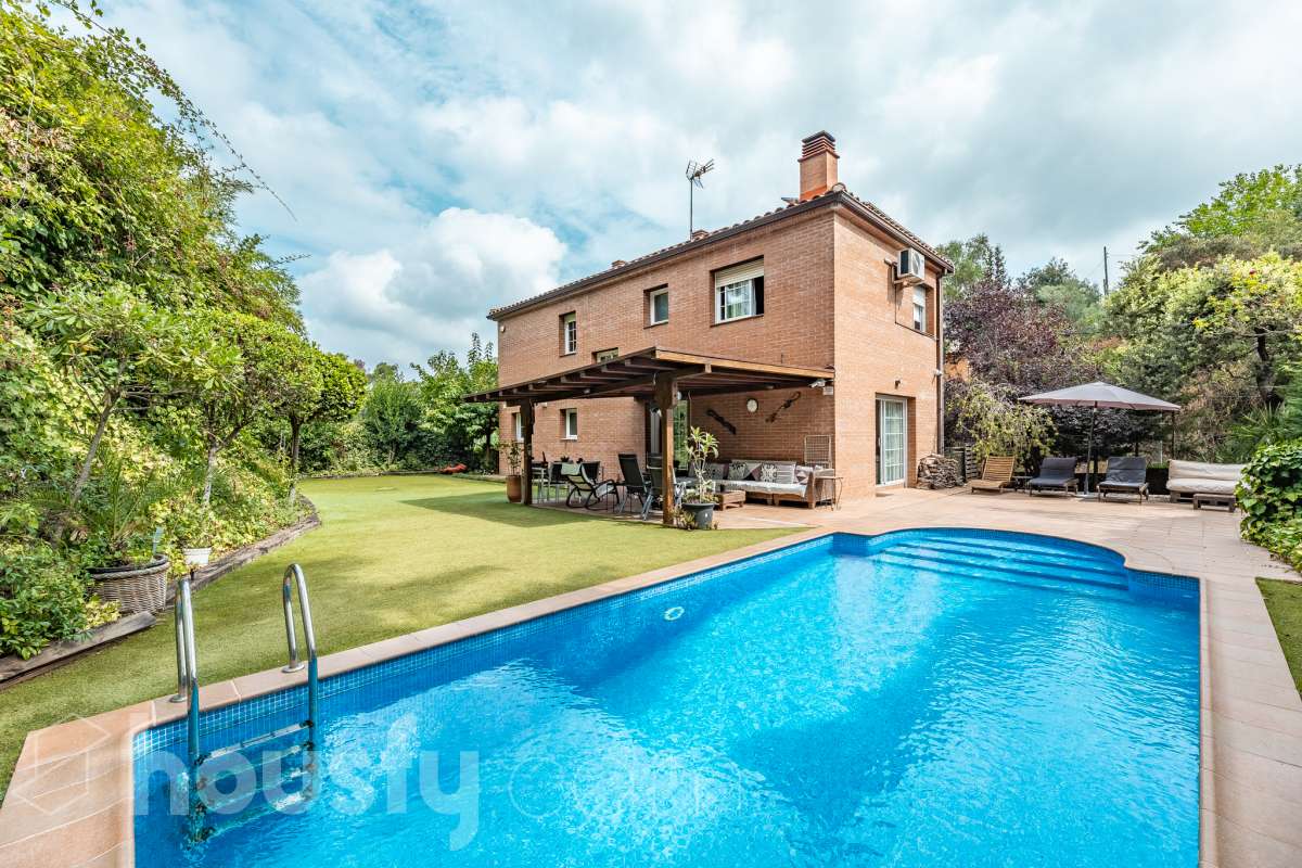 Casa en venta en Carrer de Vallvidrera,  Sant Cugat del Vallès-0