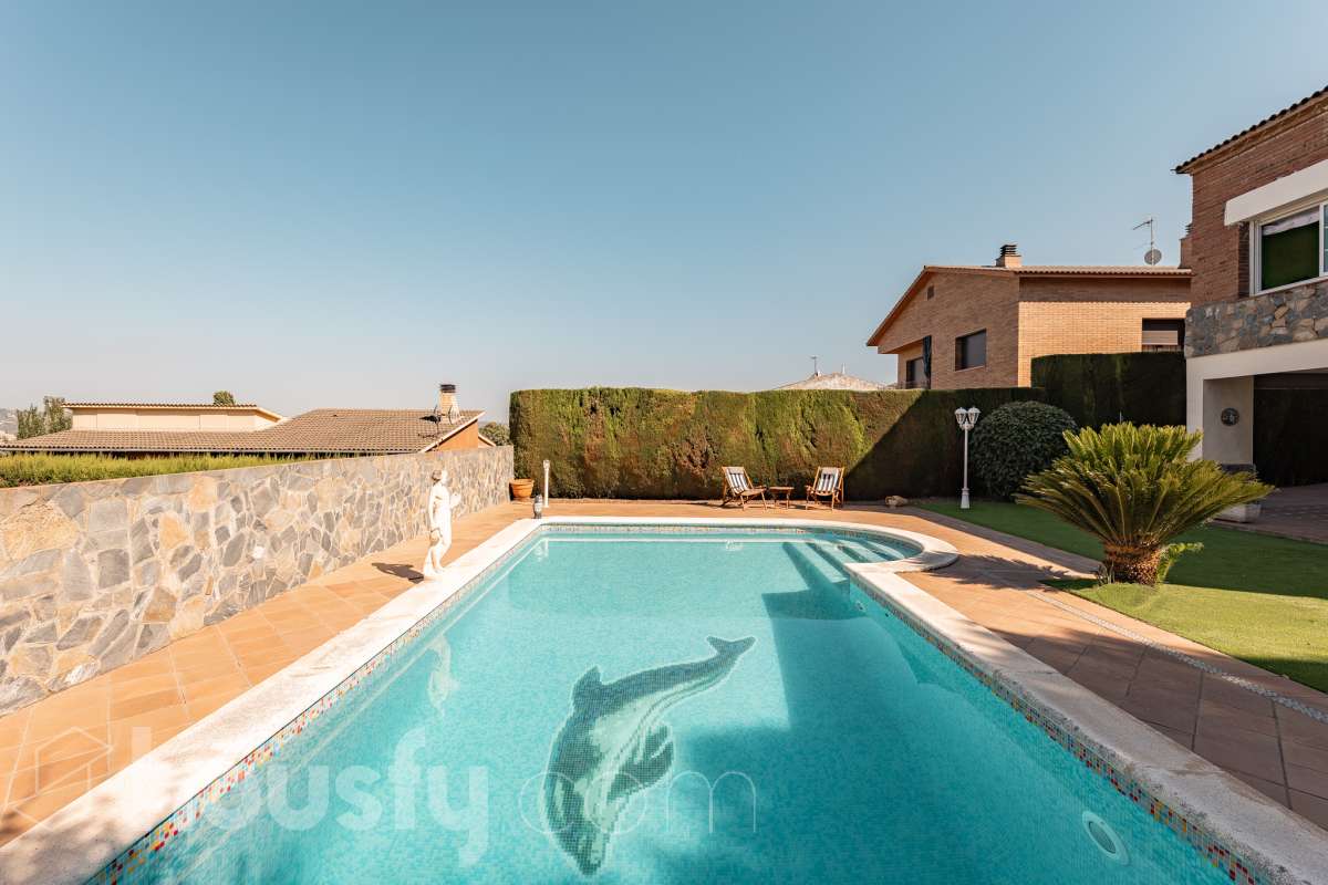 Casa en venta en Calle Ricard Opisso,  Esparreguera-1