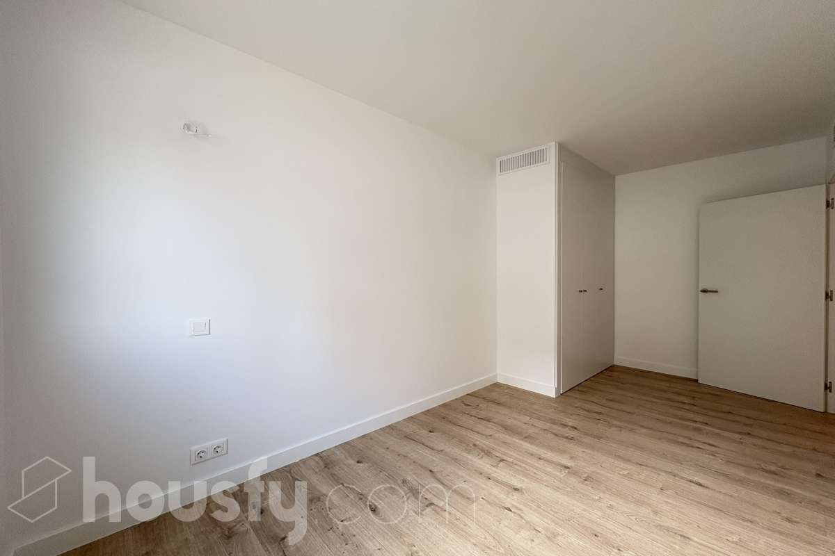 Piso en venta en Carrer Antón Agullana,  Girona-2