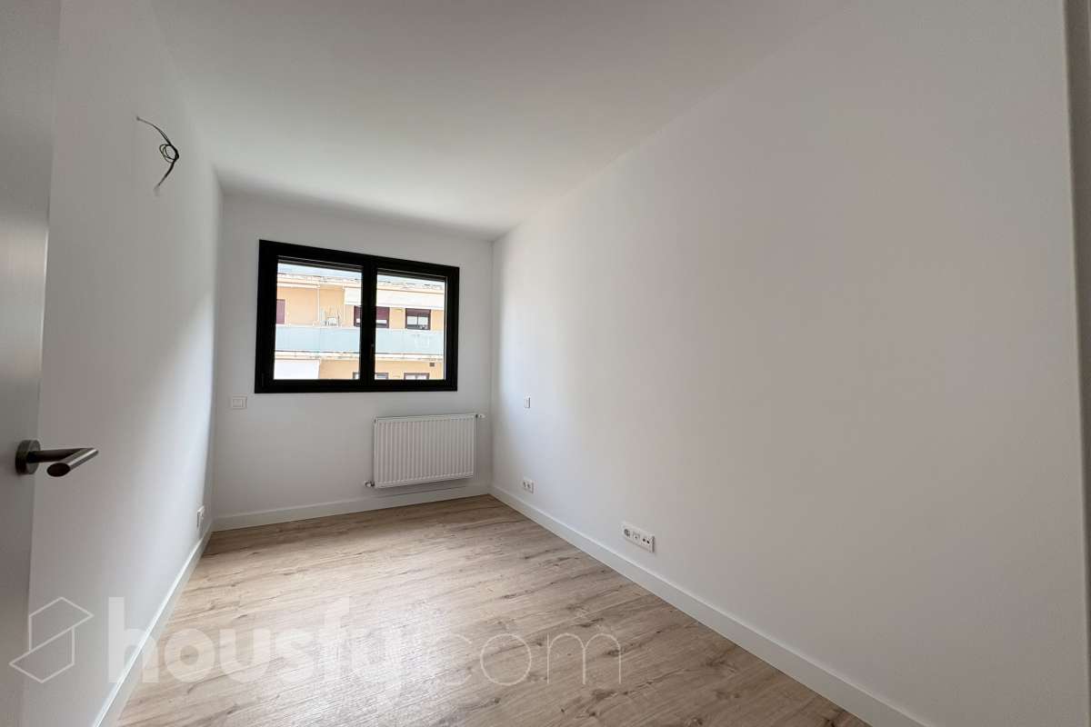 Piso en venta en Carrer Antón Agullana,  Girona-3