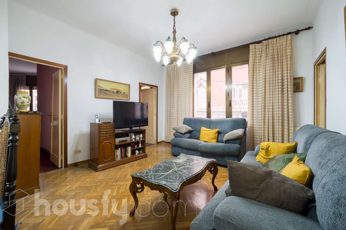 Piso en venta en Carrer de Padilla, Horta Guinardó, Barcelona-0