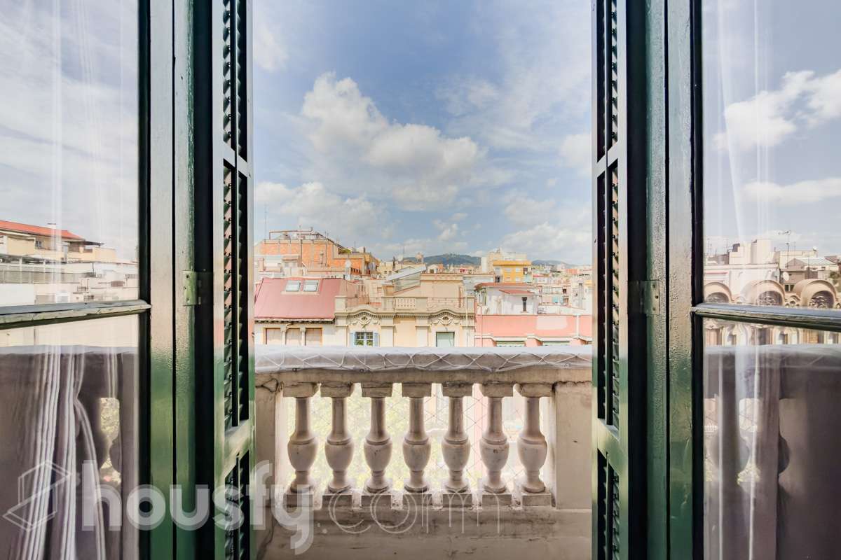 Piso en venta en Carrer de València, Eixample, Barcelona-0